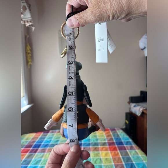 🐶 DISNEY X COACH GOOFY BAG CHARM-KEYCHAIN 🐶 NWT 🐶 - Picture 16 of 16